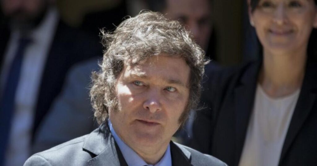 Milei forbyr transseksuelle operasjoner og hormonbehandling for mindreårige 4 Milei forbyr transseksuelle operasjoner og hormonbehandling for mindreårige